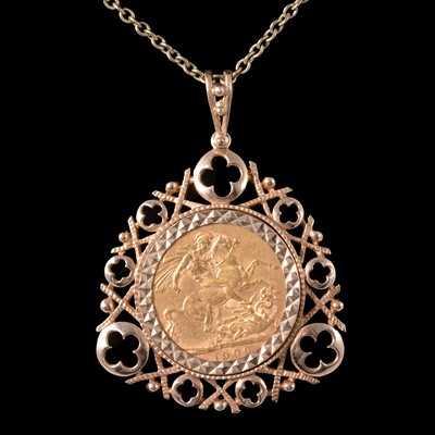 Lot 213 - A Gold Full Sovereign Coin Pendant on a chain, Victoria Veiled Head 1900.