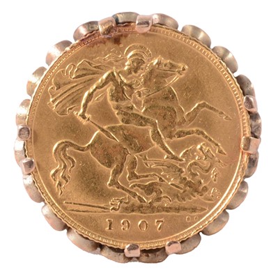 Lot 215A - A Gold Half Sovereign Coin ring, Edward VII 1907.