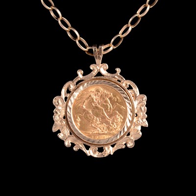 Lot 300 - Sovereign pendant, 9ct gold mount and chain