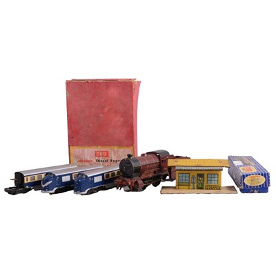 Lot 224 - Small quantity of scale model railway - O-gauge and OO-gauge