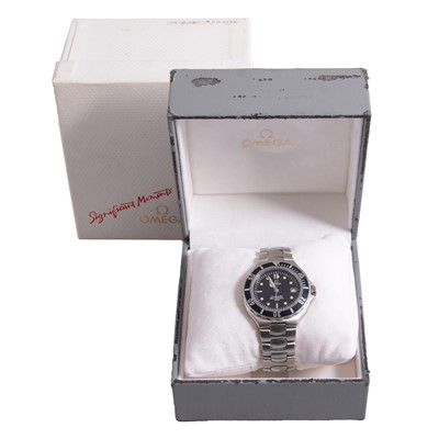 Lot 1054 - Omega - a gentleman's Seamaster Professional 200M stainless steel quartz bracelet wristwatch.