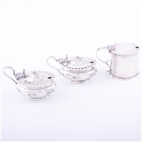 Lot 129 - Victorian silver drum-shape mustard pot,...