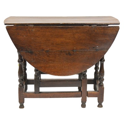 Lot 348 - Oak gateleg table