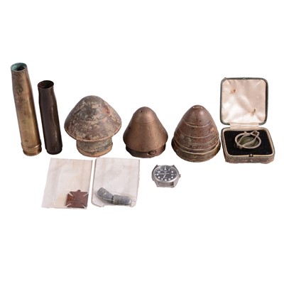 Lot 330 - A collection of militaria
