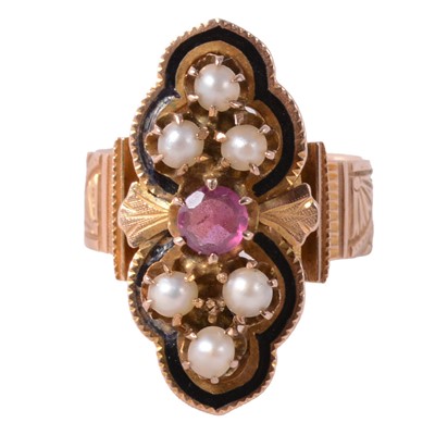 Lot 24 - An antique design pearl ring.