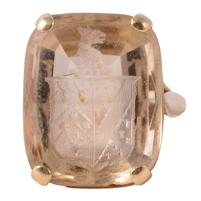 Lot 146 - An intaglio carved ring.