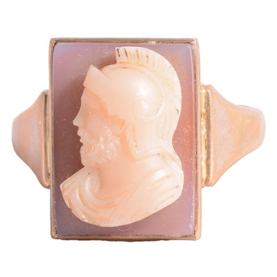 Lot 224 - A 9 carat yellow gold cameo ring.