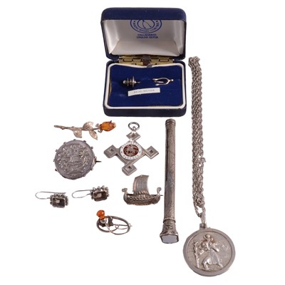 Lot 1251 - A collection of silver and white metal jewellery.