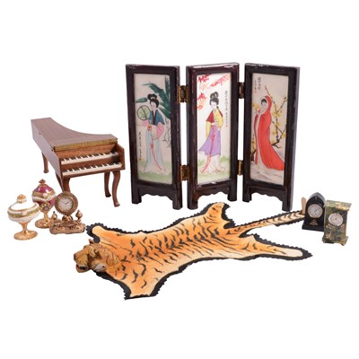 Lot 247 - Large quantity of doll's house miniatures and accessories
