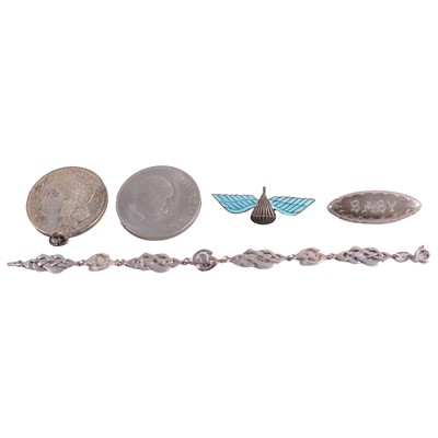 Lot 1253 - White metal parachute regiment brooch, silver and white metal jewellery, and coins.