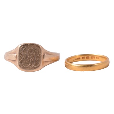 Lot 159 - A 22 carat gold wedding band, and a 9 carat yellow gold signet ring.
