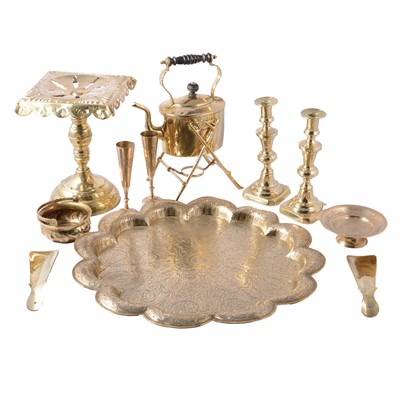Lot 84 - Collection of brassware