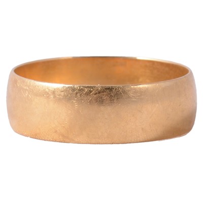 Lot 176 - An 18 carat yellow gold wedding band.