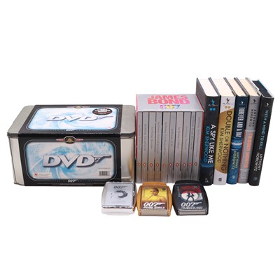 Lot 140 - A collection of James Bond related items