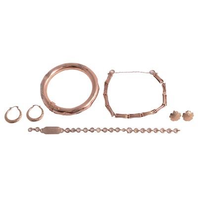 Lot 1118 - A collection of mostly gold / yellow metal jewellery.