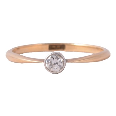 Lot 79 - A diamond solitaire ring.