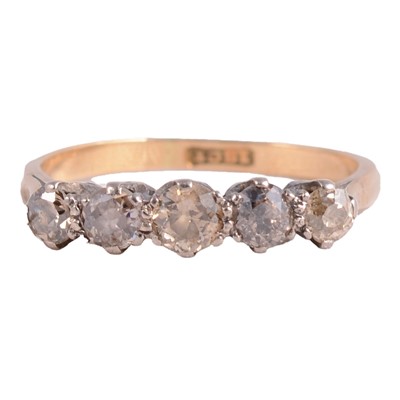 Lot 91 - A diamond five stone ring.