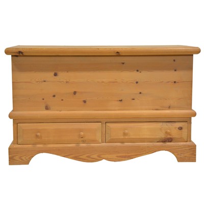 Lot 265 - Modern pine mule chest