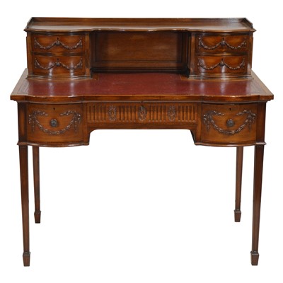 Lot 371 - Reproduction mahogany desk