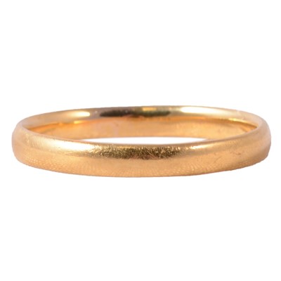Lot 168 - A 22 carat gold wedding band.