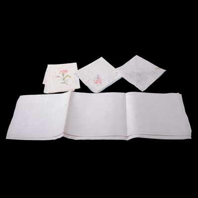 Lot 124 - Quantity of table linen