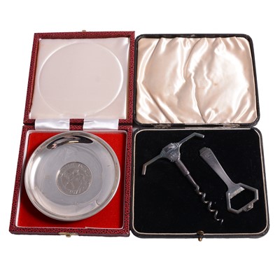 Lot 263 - Silver pin dish and a set of silver bottle openers