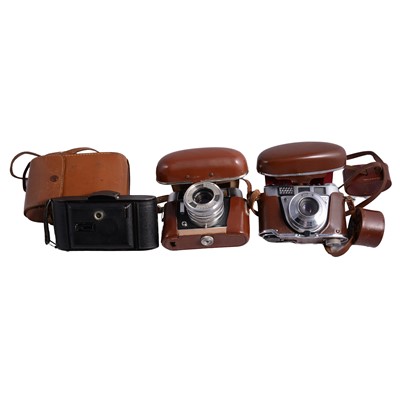 Lot 168 - Three vintage cameras, including Voigtlander Bessa and a Voigtlander Dynamic