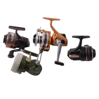 Lot 163 - Twelve assorted fishing spinning reels
