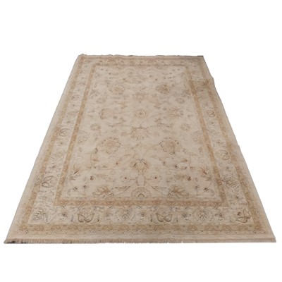 Lot 380 - Modern small carpet