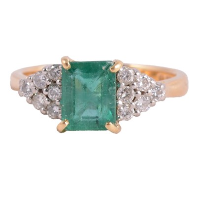 Lot 3 - An emerald and diamond ring.