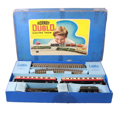 Lot 69 - Hornby Dublo, quantity of early 3-rail OO-gauge, and later 2-rail