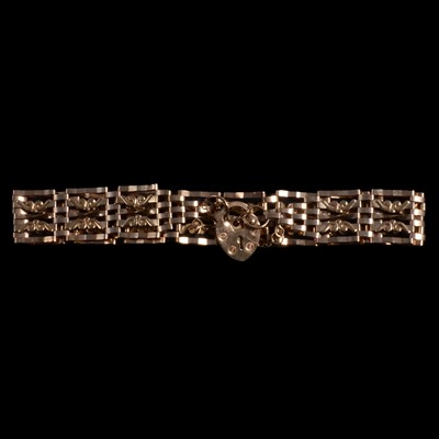 Lot 305 - A 9 carat yellow gold five bar gate link bracelet.