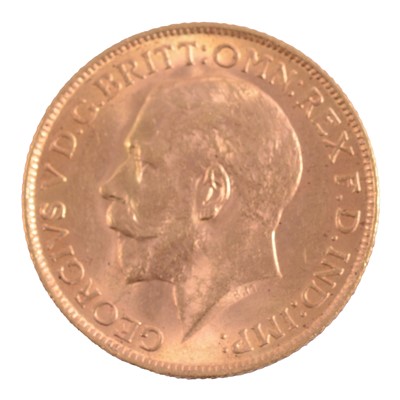 Lot 216 - George V gold Sovereign coin, 1915