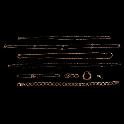 Lot 218 - Yellow metal flat curb link bracelet, stamped 375, other trace link chains, etc.