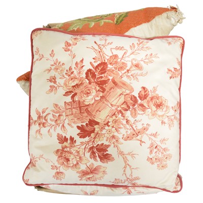 Lot 172 - Large quantity of cushions, bedding, and curtains.