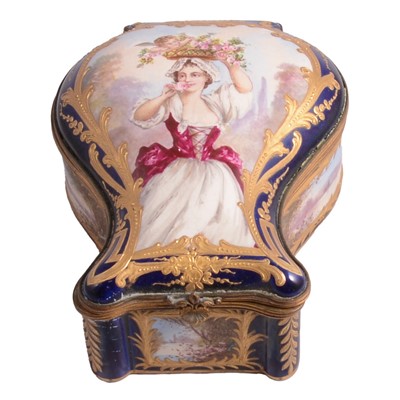 Lot 77 - 19th Century French porcelain box