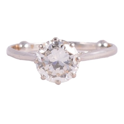 Lot 33 - A diamond solitaire ring.
