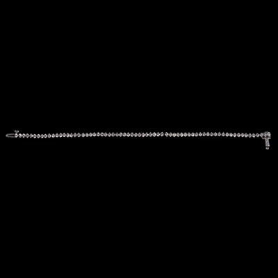 Lot 280 - A diamond tennis bracelet.