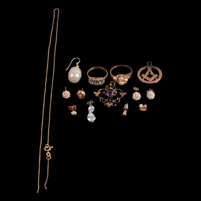 Lot 381 - Gemset rings, pendants, chain, and earrings.