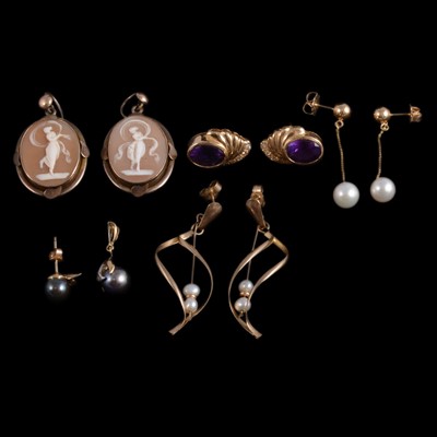 Lot 188 - Tahitian pearl, cultured pearl, gemstone, and carved shell cameo jewellery.