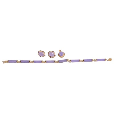 Lot 341 - A lavender jade and amethyst pendant, and matching earrings, and a lavender jade bracelet.