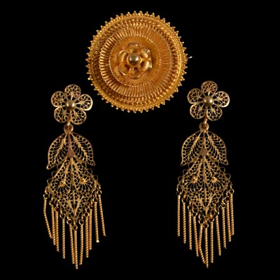 Lot 241 - A pair of yellow metal filigree earrings, and a circular target brooch.
