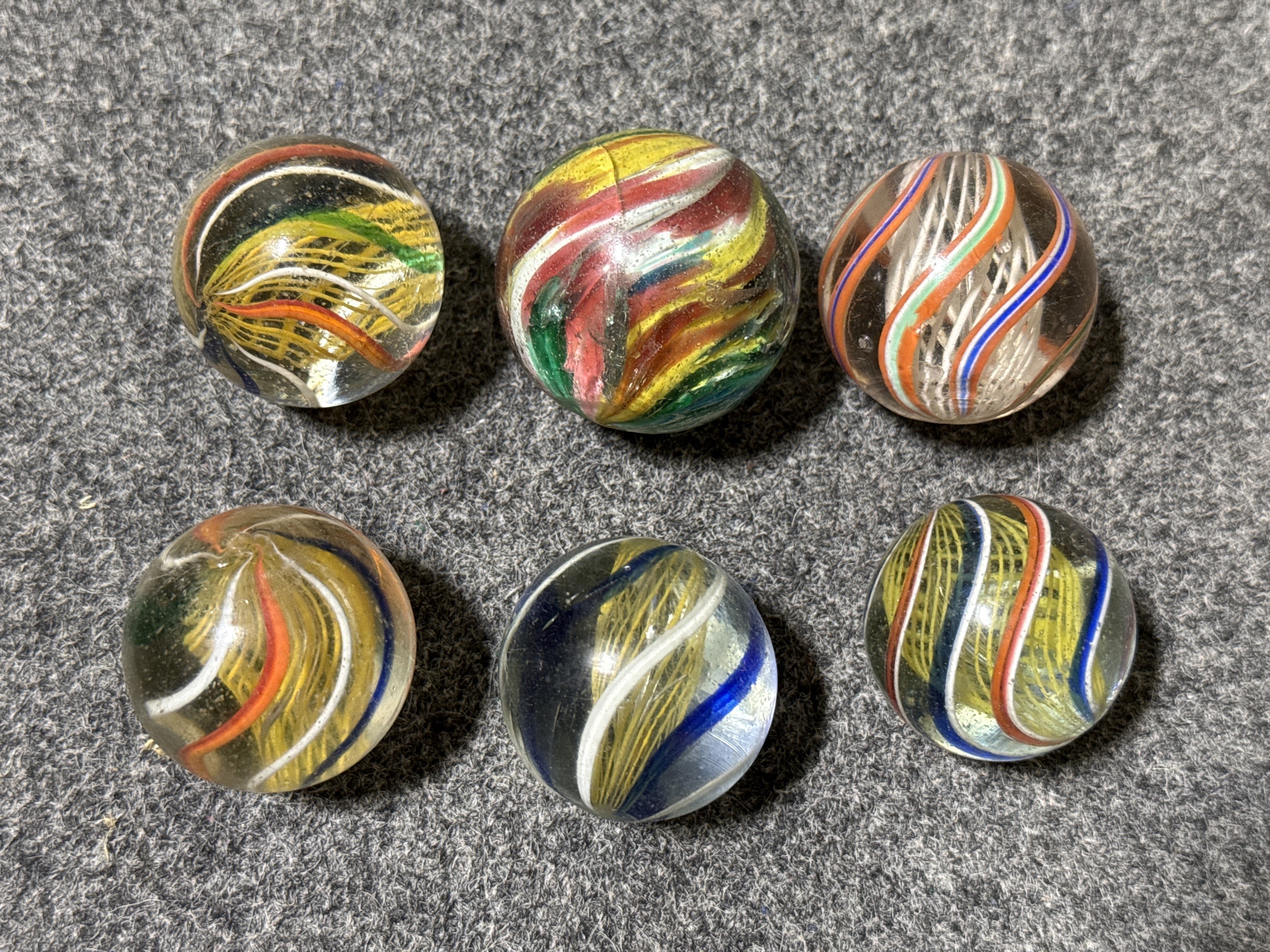 Lot 60 - Small collection of marbles, games, and a