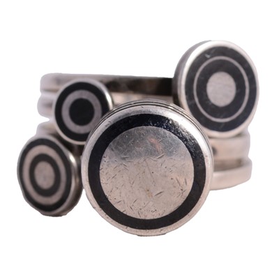 Lot 366 - Wendy Ramshaw - a silver stacking ring.