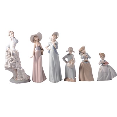 Lot 3 - Nine Nao figures