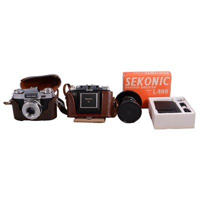 Lot 127 - A Collection of Camera Equipment