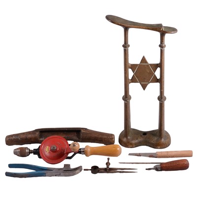 Lot 204 - Small quantity of cobbler's tools and cast brass standard shoe last
