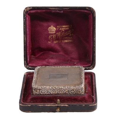 Lot 76 - Edwardian silver gilt snuff box