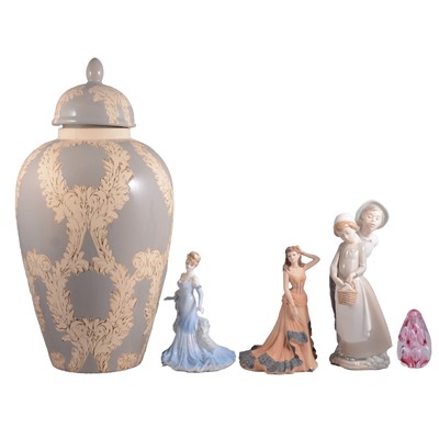 Lot 15 - Small collection of decorative ornaments