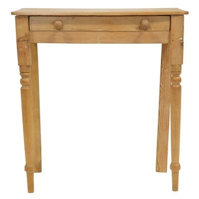 Lot 517 - Small pine side table